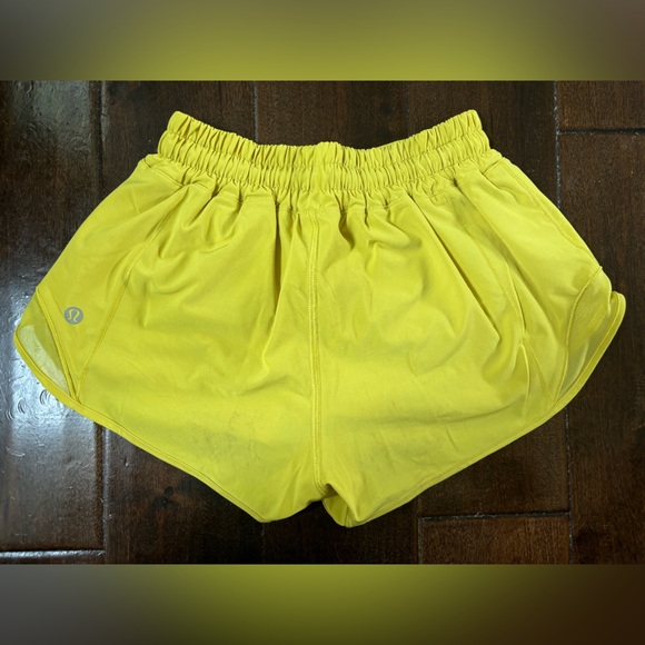 Lululemon Hotty Hot Low-Rise Lined Short 2.5” Pink, Orange, Yellow, Blue Size 2 - Picture 9 of 14